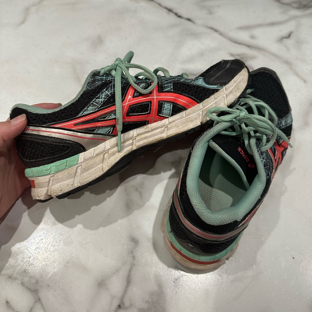 ASICS 9.5 Tennis Shoes